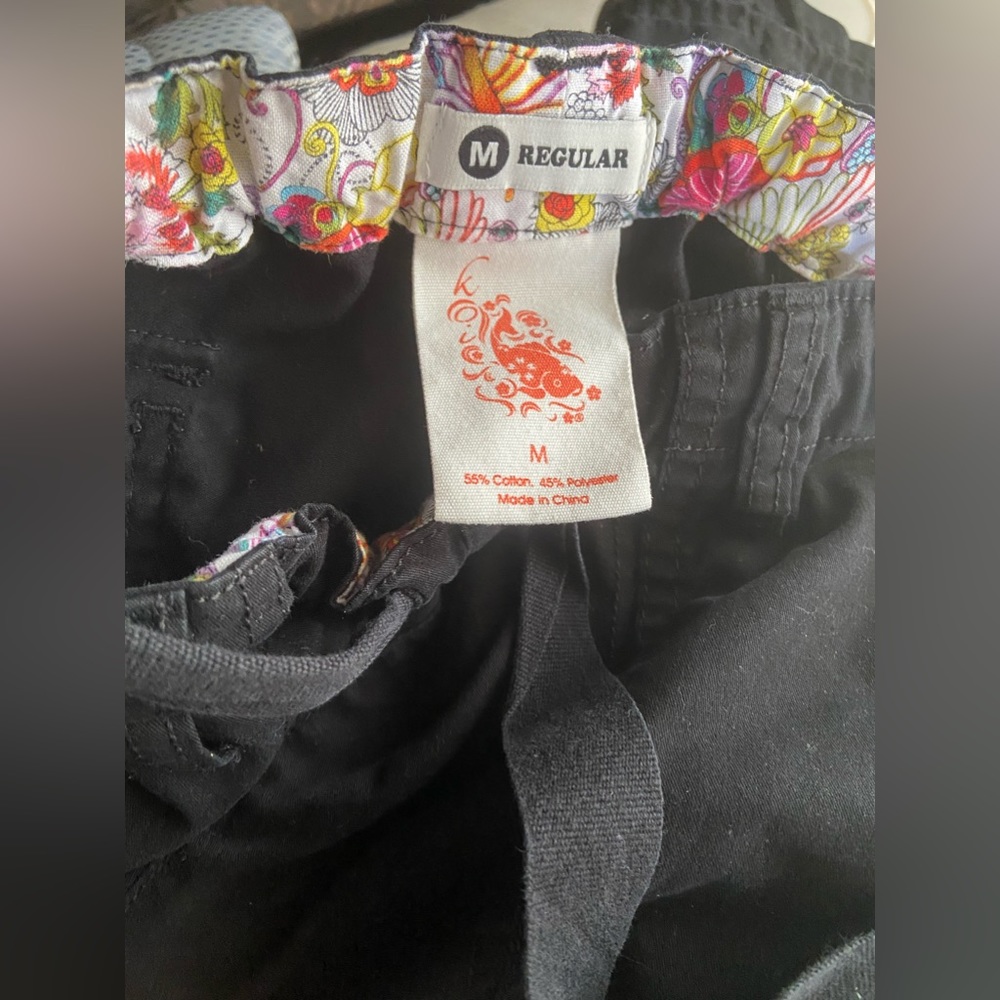 Medium koi scrub pants